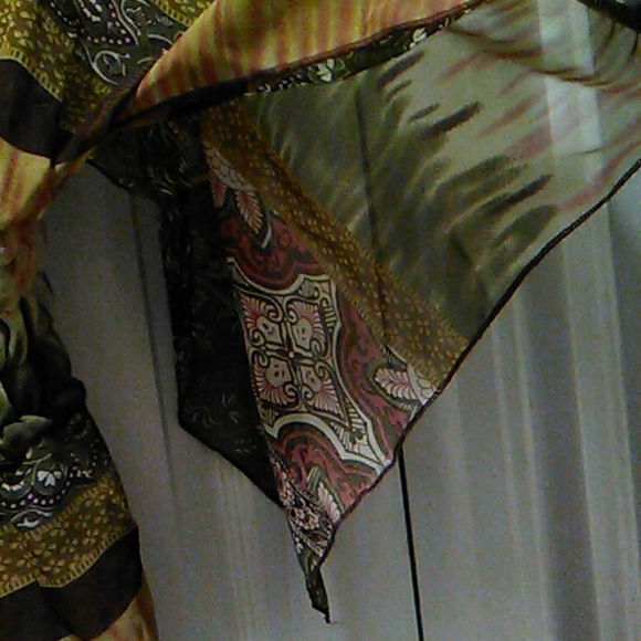 Multicolored Top 3/4 Dolman Sleeve - Picture 6 of 9